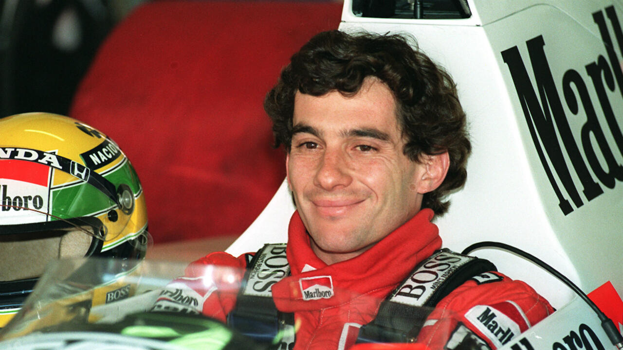 Familiares visitam túmulo de Ayrton Senna, ao lado da cova o que assusta é qu… Ver mais