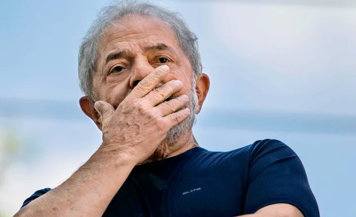 BOMBA: Lula vai para o RS durante enchentes, helicóptero infelizmente…Ver mais