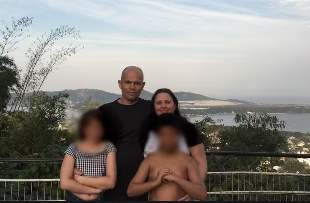 Chocante: Filho adotiv0 de 16 anos mata família a t!r0s porque seus pais tiraram seu…Ver Mais