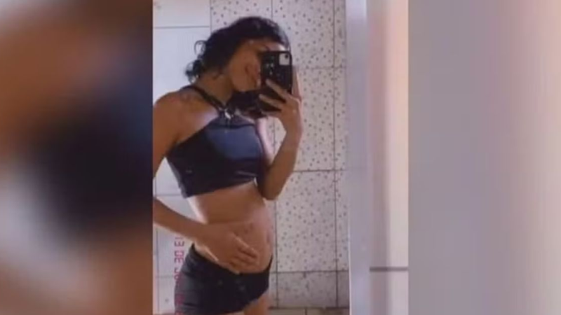 Chocante: Jovem de 18 anos vai ao médico retirar bebê mort0 e acaba tendo seu intestino furado por um…Ver Mais