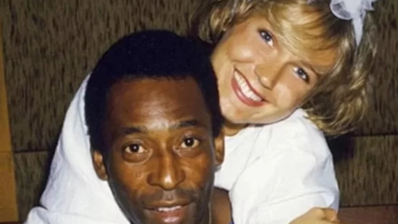 Antes de M0rrer, Pelé deixa recado para seu grande amor Xuxa e diz que: “Eu Confess…Ver Mais