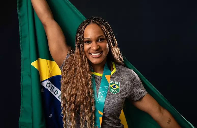 Após Ganhar Medalha Nas Olimpíadas, Rebeca Andrade Acaba Sofrendo Grav…Ver Mais