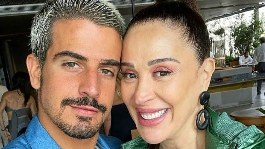 Claudia Raia Revela Que Ensinou Seu Filho A Ter Relações E Afirma Qu…Ver mais