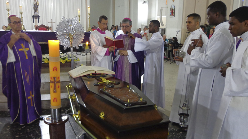 Papa Francisco Revela O Que Acontece Com Os Corpos Antes da Missa de Corpo Presente: “São…Ver mais