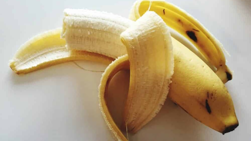 Você Achou Estes Pontinhos Pretos Dentro da Banana? Jogue Fora Agora Mesmo, Pode Ser…Ver mais