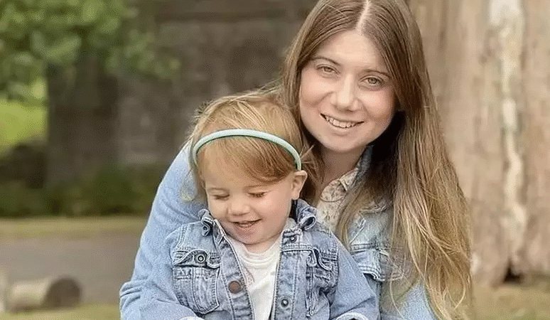Mulher É Atingida Por Guindaste Durante Passeio Com Seu Filho, Era Filh…Ver mais