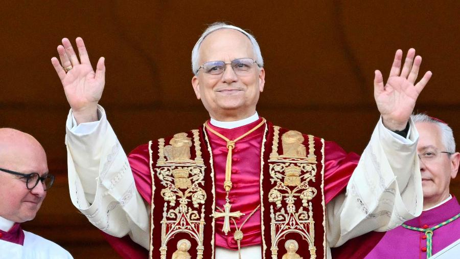 Atitude do Papa Leão XIX Ao Ser Escolhido Assustou a Todos: “Eu Conf…Ver mais