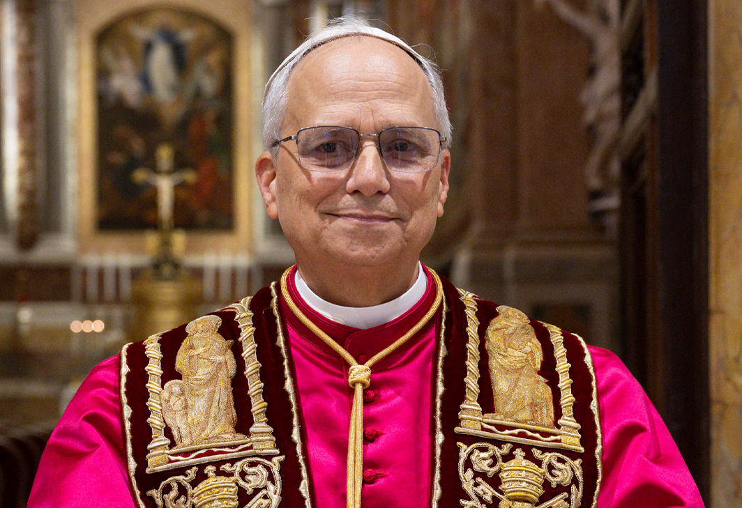 Atitude do Novo Papa Leão XIV Com Essa Mulher Assustou a Todos: “Expu…Ver mais