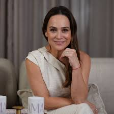 Gabi Duarte Revela Motivo Que Levou Separação Após 20 Anos de Casamento: “Descobri Que…Ver mais