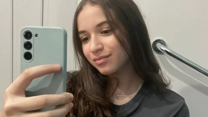 Estudante É M0rta Dentro da Escola Após Menino Sentir Inveja Porque Ela Era Feliz Dem…Ver mais