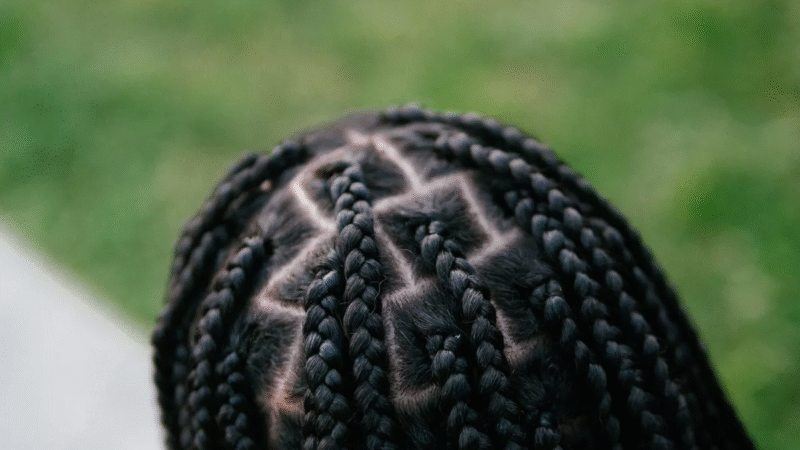 Mulher é Demitida Do Emprego Após Usar Tranças no Cabelo e Ped…Ver mais